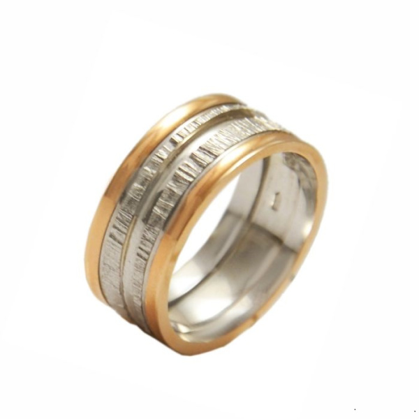 Обручальное кольцо из комбинированного золота